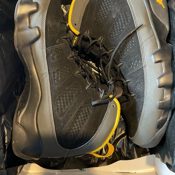 Air Jordan 9 Retro - Picture 2 of 6